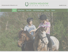 Tablet Screenshot of greenmeadow-ridingcentre.co.uk